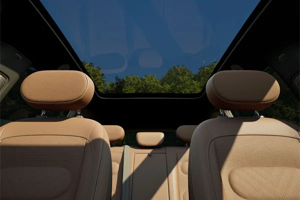 smart-#5-panoramicsunroof-interiorview